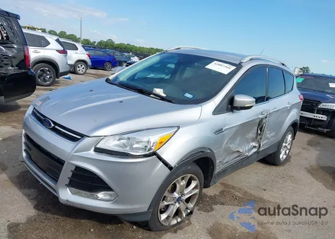 2016 Ford Escape Titanium z USA, uszkodzony, nr VIN 1FMCU0J91GUB70915
